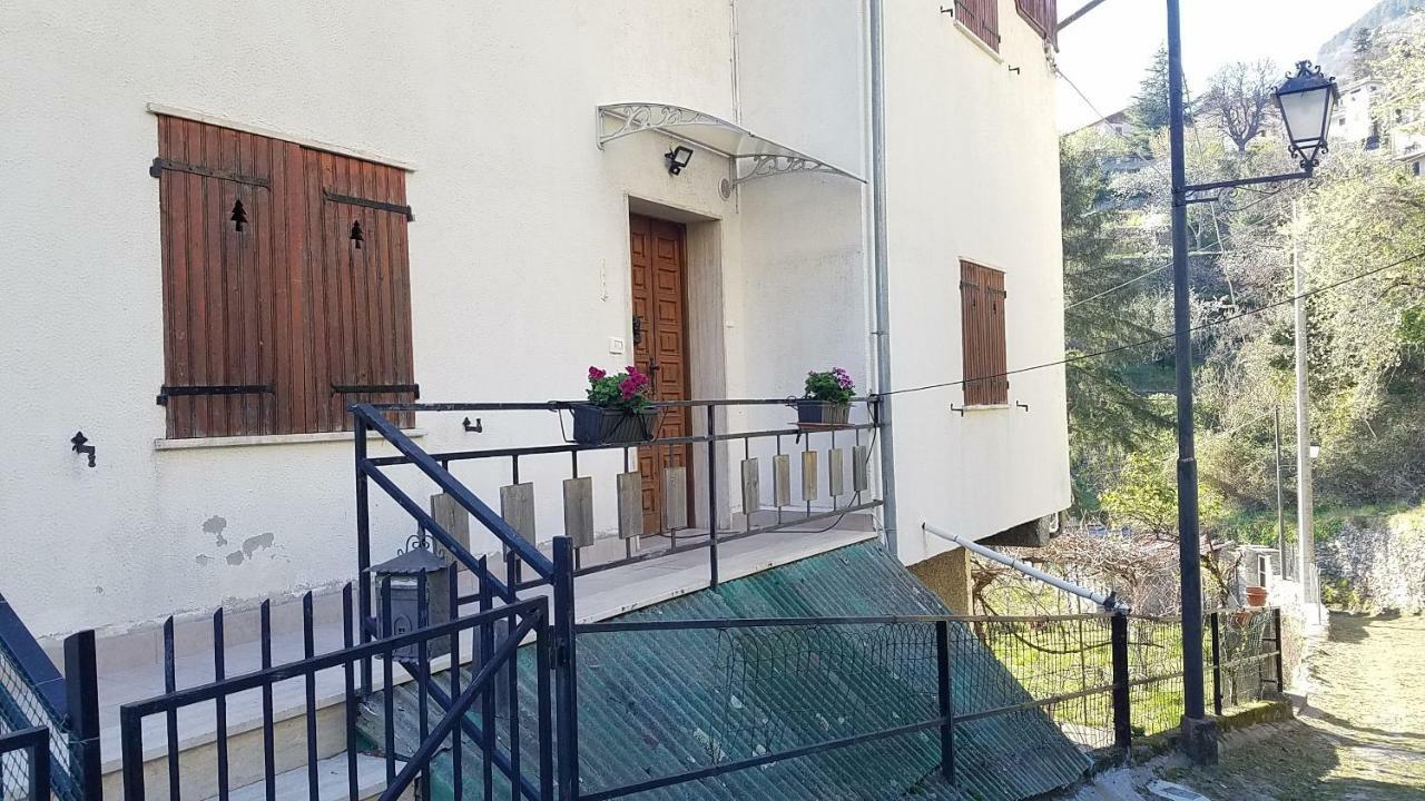 Casa Vacanze Da Oscar Villa Triora Kültér fotó